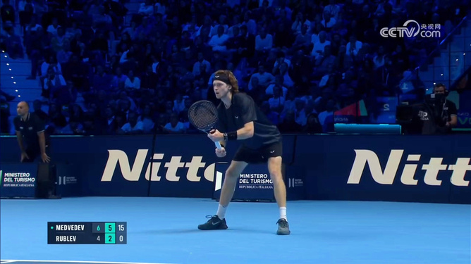 一个边路策 一个边路策